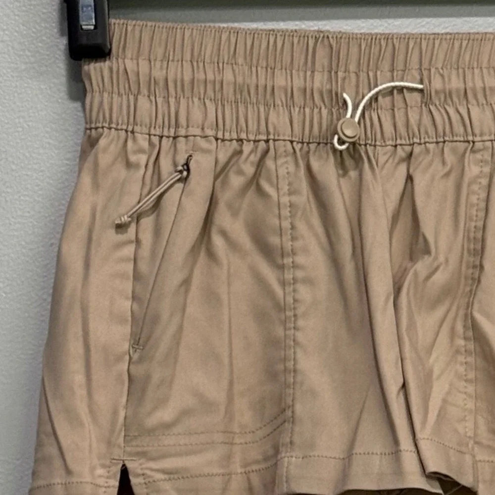 Avalanche Outdoor Supply Co Tan Khaki Hiking Shorts Womens XS gorpcore NWT